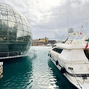  Botel Bb Boat Lady A